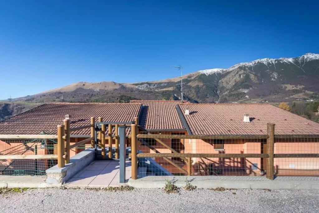 Casa Vacanze Rosalba Ferrara di Monte Baldo Exterior foto