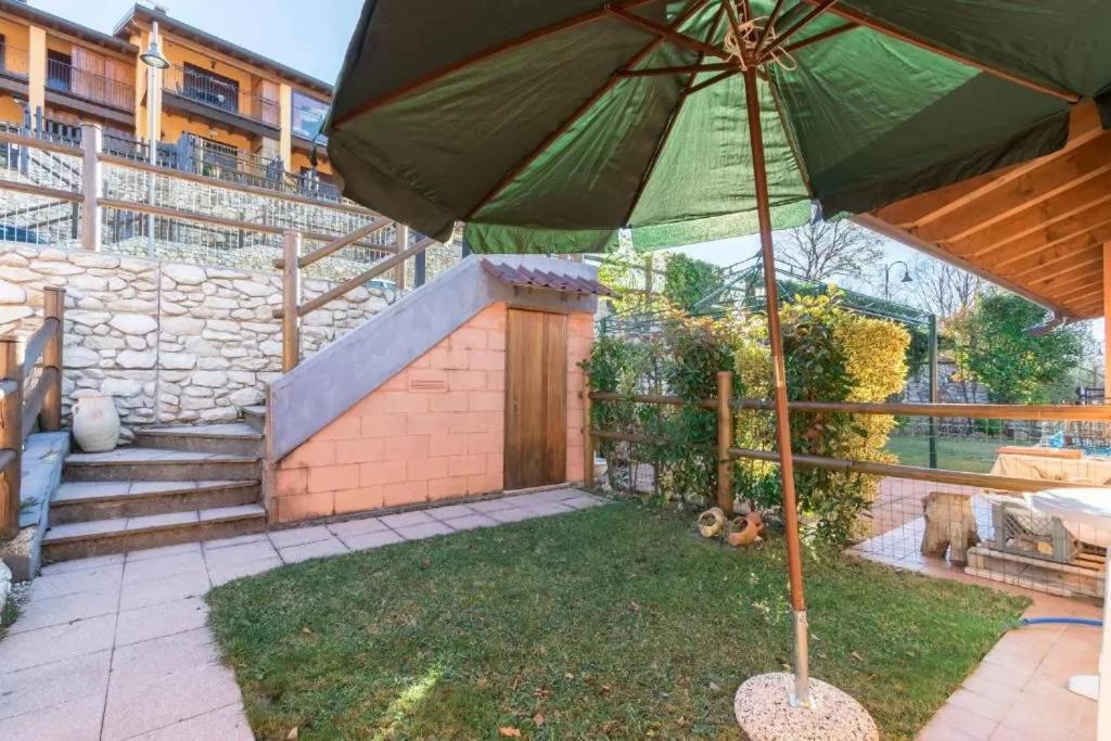 Casa Vacanze Rosalba Ferrara di Monte Baldo Exterior foto